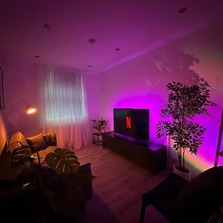 Retro Suite A Luxury Apartment With King Size Bed Wii Games And Entertainment Leicester Ngoại thất bức ảnh