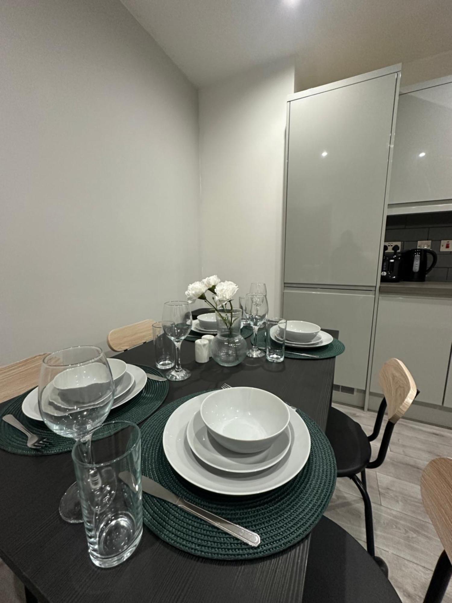 Retro Suite A Luxury Apartment With King Size Bed Wii Games And Entertainment Leicester Ngoại thất bức ảnh